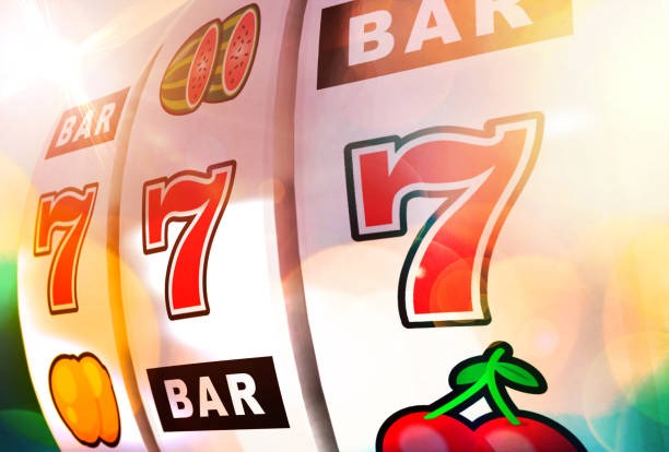 Fa Cai Shen Deluxe slot game interface on mobile phone screen